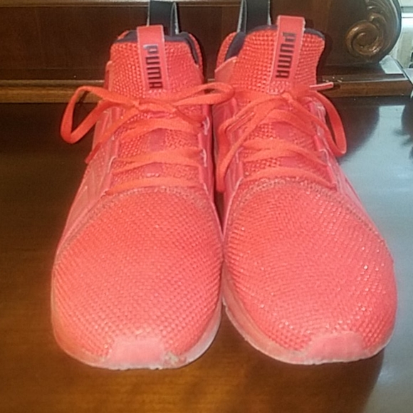 Red Pumas shoes - Picture 3 of 3